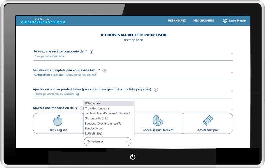 Ingrédients d'une recette industrielle avec produit laitier et friandises pour un chat en surpoids